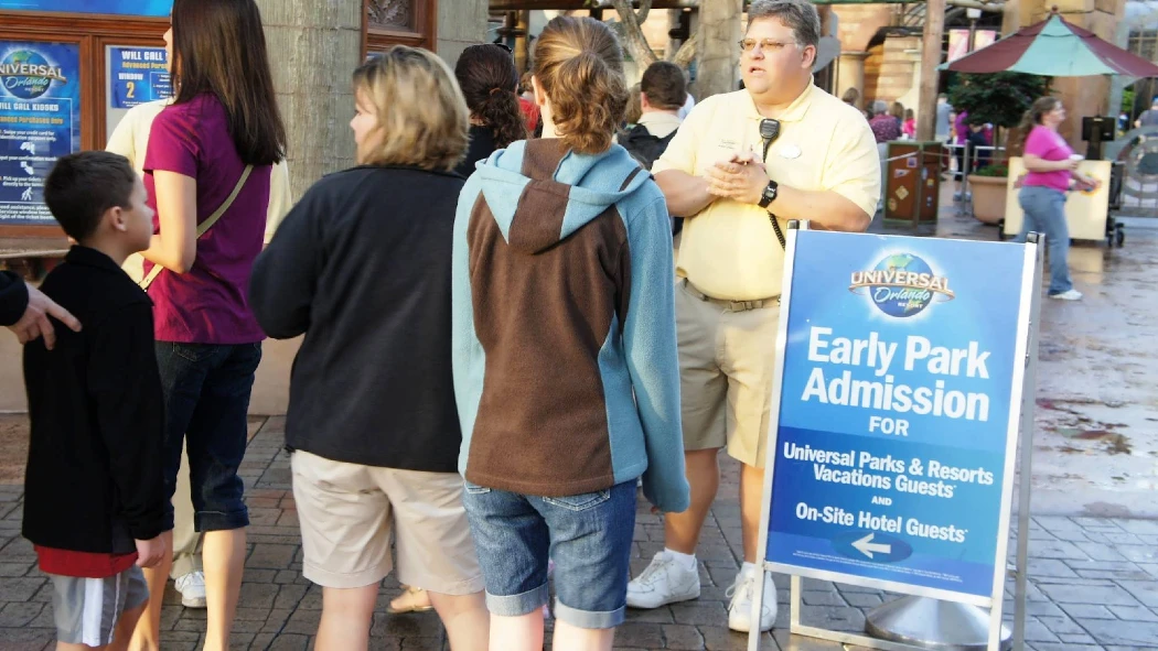 Visitors are waiting near the Early Park Admission sign board