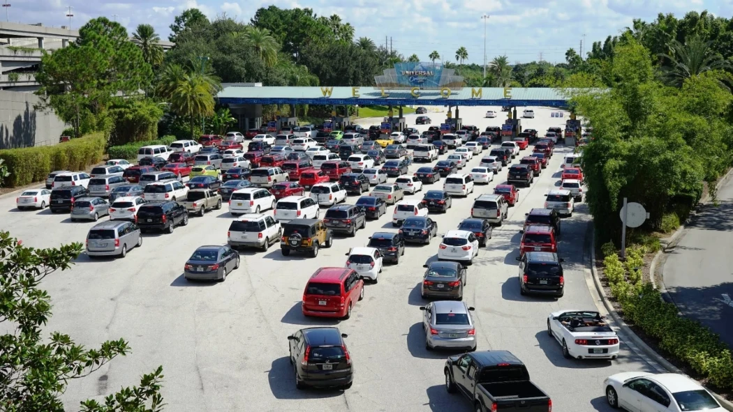 Queues of cars waiting to enter Universal Orlando Resort